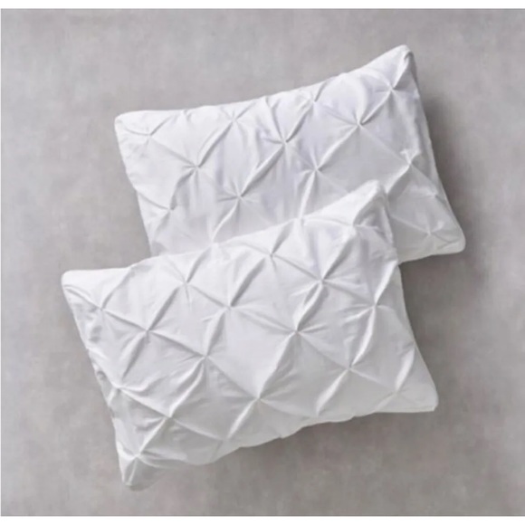 Pinched Pleat 3 Piece Duvet Cover Set - White (King) - Threshold 108"x94" - Picture 8 of 8